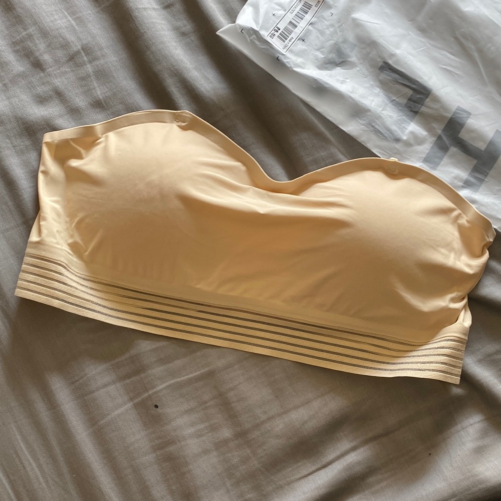 Strapless bandeau bra